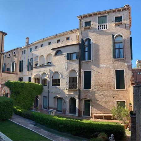 Palazzo Contarini Della Porta Di Ferro Aparthotel Venice Luaran gambar