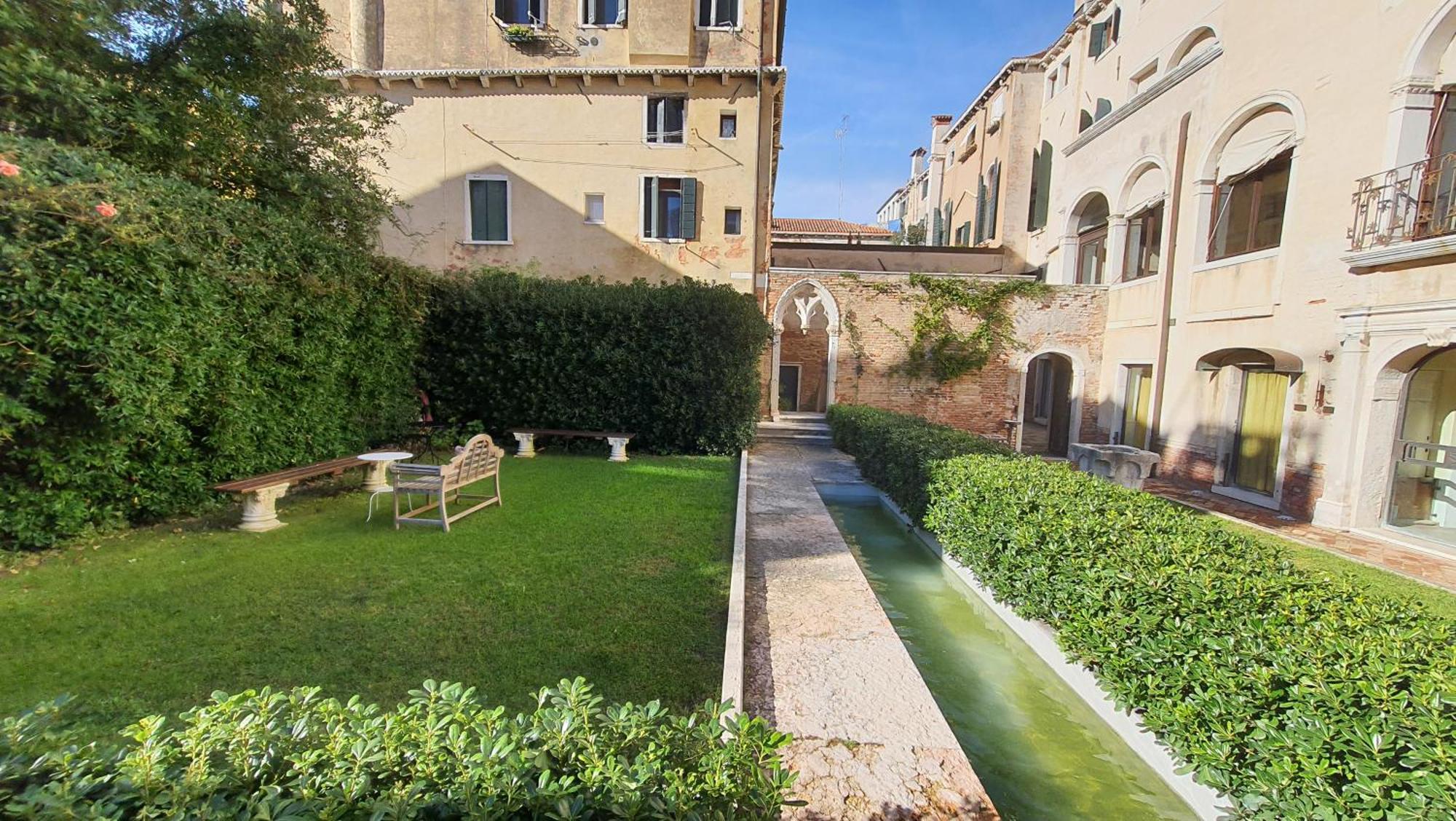 Palazzo Contarini Della Porta Di Ferro Aparthotel Venice Luaran gambar