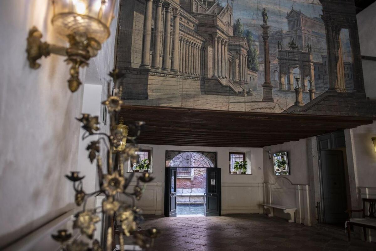 Palazzo Contarini Della Porta Di Ferro Aparthotel Venice Luaran gambar