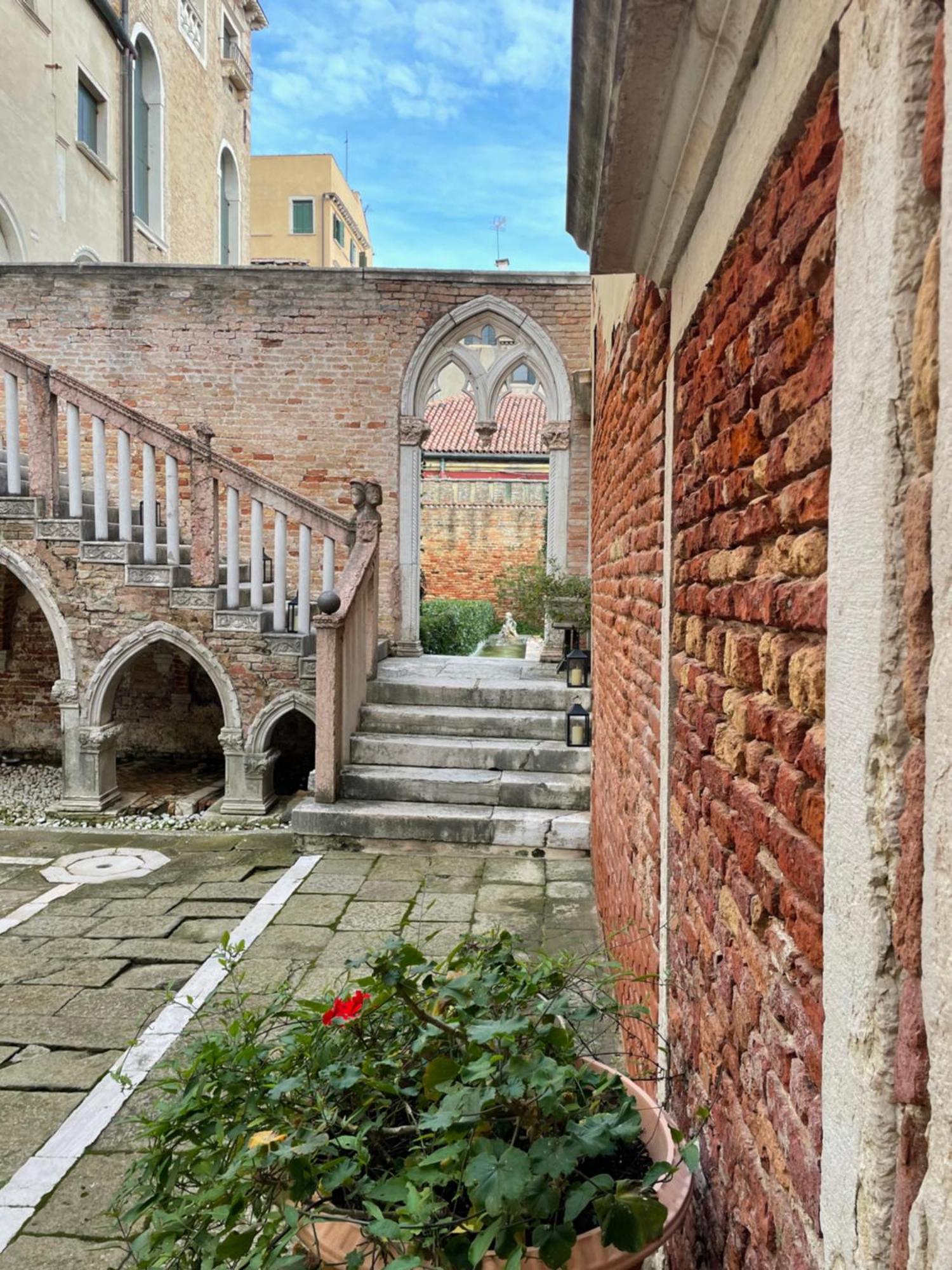 Palazzo Contarini Della Porta Di Ferro Aparthotel Venice Luaran gambar